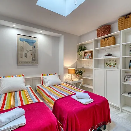 2045 Golden Steps From The Sea Daire