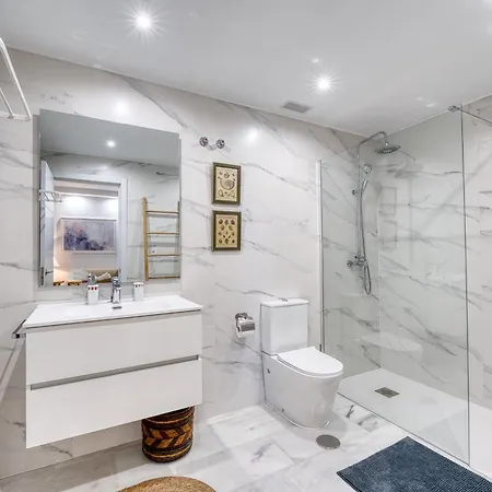 2045 Golden Steps From The Sea Daire *