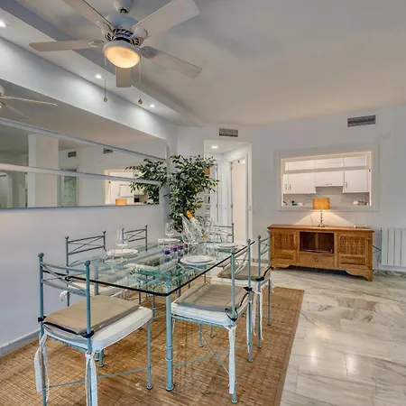 2045 Golden Steps From The Sea Daire