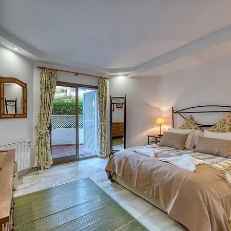 2045 Golden Steps From The Sea *