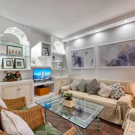 2045 Golden Steps From The Sea Апартаменты Марбелья