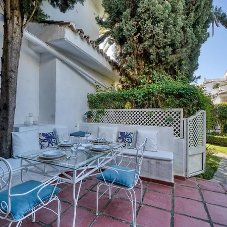 2045 Golden Steps From The Sea *