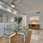 2045 Golden Steps From The Sea Appartement