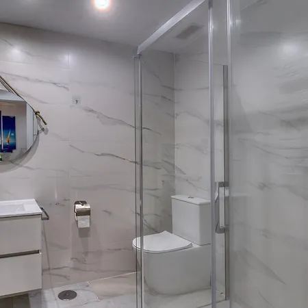 2045 Golden Steps From The Sea 公寓