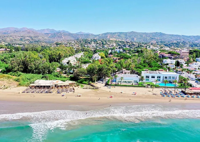 2045 Golden Steps From The Sea *