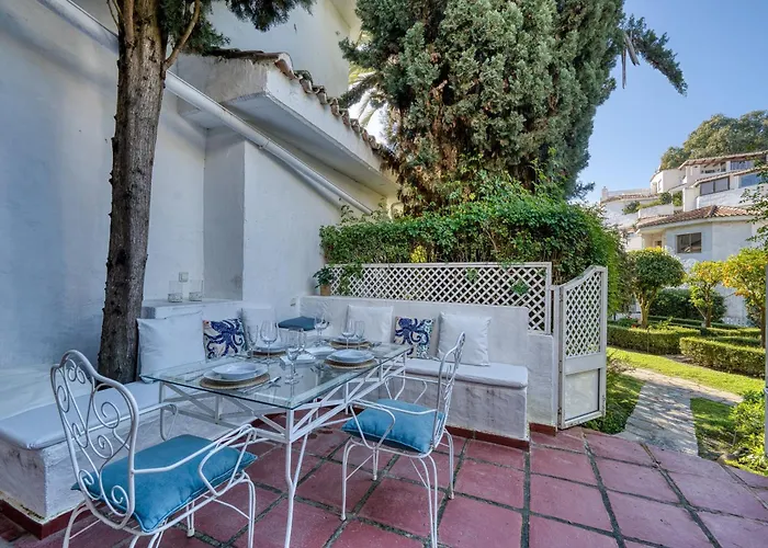 2045 Golden Steps From The Sea *