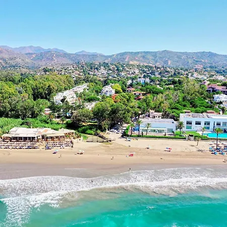 2045 Golden Steps From The Sea *